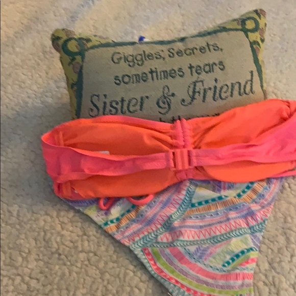 Bathing suits - Picture 6 of 7